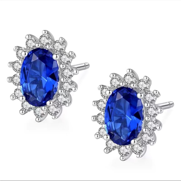 New Gorgeous 925 Silver Sapphire Stud Earrings - Picture 2 of 9